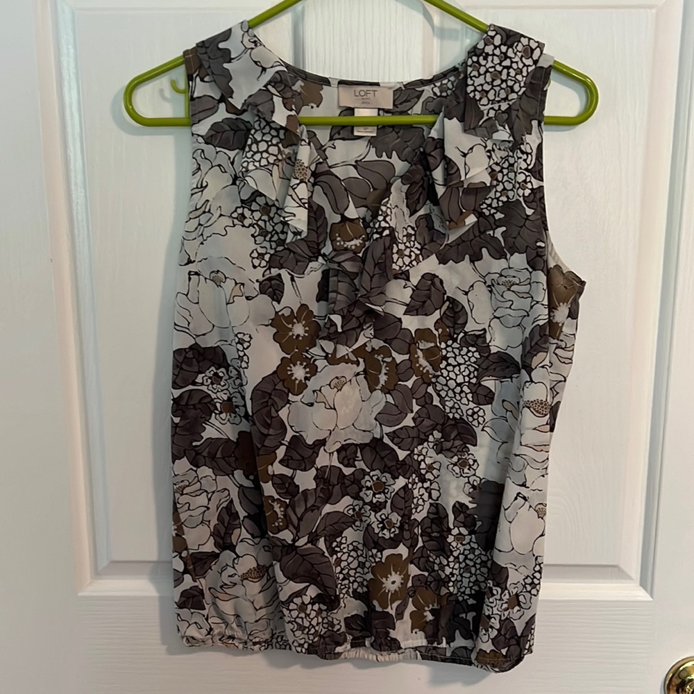 Small petite loft outlet sleeveless shirt